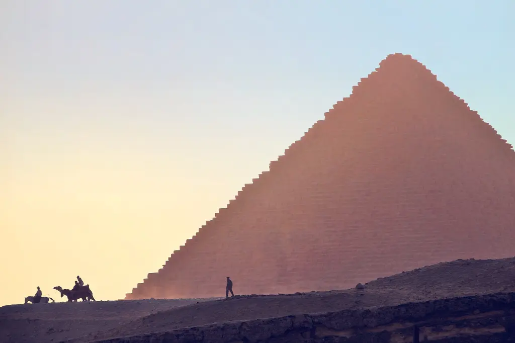 pyramids-6880311_1280.webp